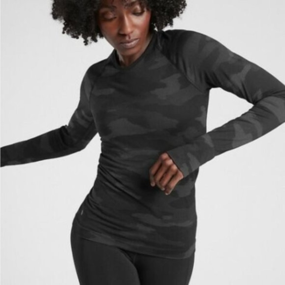 Athletes Speedlight Camo long sleep work out top
